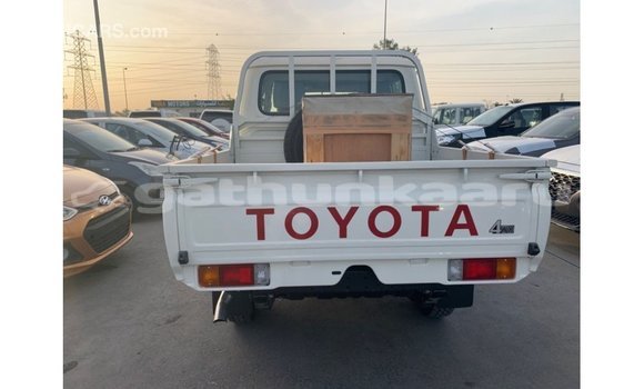 Buy Import Toyota Land Cruiser White Car in Import - Dubai in Baa Buy Import Toyota Land Cruiser White Car in Import - Dubai in Baa
