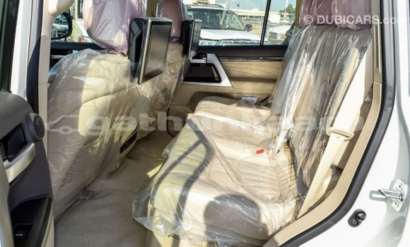 Buy Import Toyota Land Cruiser White Car in Import - Dubai in Baa Buy Import Toyota Land Cruiser White Car in Import - Dubai in Baa