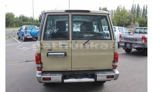 Buy Import Toyota Land Cruiser Beige Car in Import - Dubai in Baa Buy Import Toyota Land Cruiser Beige Car in Import - Dubai in Baa