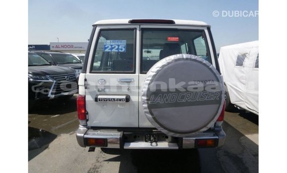 Buy Import Toyota Land Cruiser White Car in Import - Dubai in Baa Buy Import Toyota Land Cruiser White Car in Import - Dubai in Baa