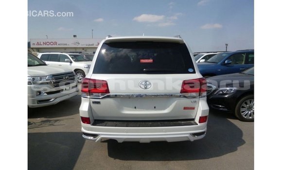 Buy Import Toyota Land Cruiser White Car in Import - Dubai in Baa Buy Import Toyota Land Cruiser White Car in Import - Dubai in Baa