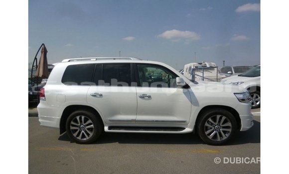 Buy Import Toyota Land Cruiser White Car in Import - Dubai in Baa Buy Import Toyota Land Cruiser White Car in Import - Dubai in Baa