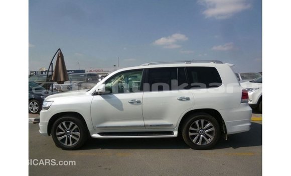 Buy Import Toyota Land Cruiser White Car in Import - Dubai in Baa Buy Import Toyota Land Cruiser White Car in Import - Dubai in Baa