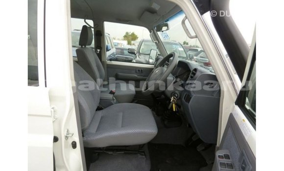 Buy Import Toyota Land Cruiser White Car in Import - Dubai in Baa Buy Import Toyota Land Cruiser White Car in Import - Dubai in Baa