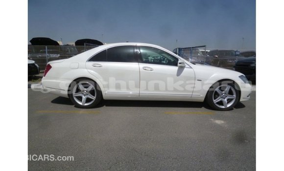 Buy Import Mercedes-Benz 190 White Car in Import - Dubai in Baa Buy Import Mercedes-Benz 190 White Car in Import - Dubai in Baa