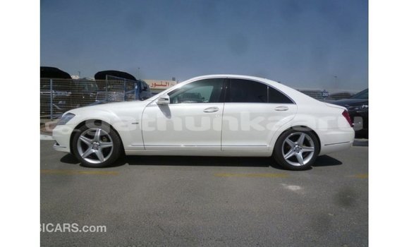 Buy Import Mercedes-Benz 190 White Car in Import - Dubai in Baa Buy Import Mercedes-Benz 190 White Car in Import - Dubai in Baa