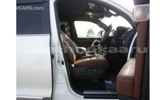 Buy Import Toyota Land Cruiser White Car in Import - Dubai in Baa Buy Import Toyota Land Cruiser White Car in Import - Dubai in Baa