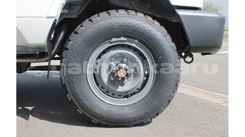 Big with watermark toyota land cruiser baa import dubai 2067
