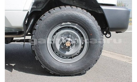 Buy Import Toyota Land Cruiser White Car in Import - Dubai in Baa Buy Import Toyota Land Cruiser White Car in Import - Dubai in Baa