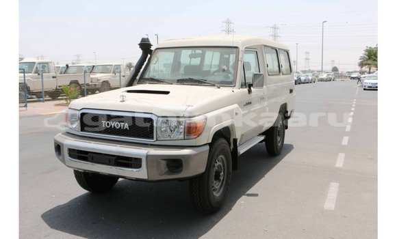 Buy Import Toyota Land Cruiser White Car in Import - Dubai in Baa Buy Import Toyota Land Cruiser White Car in Import - Dubai in Baa