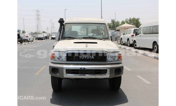 Buy Import Toyota Land Cruiser White Car in Import - Dubai in Baa Buy Import Toyota Land Cruiser White Car in Import - Dubai in Baa