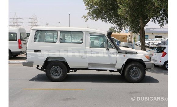 Buy Import Toyota Land Cruiser White Car in Import - Dubai in Baa Buy Import Toyota Land Cruiser White Car in Import - Dubai in Baa