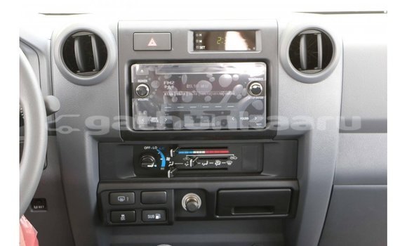 Buy Import Toyota Land Cruiser White Car in Import - Dubai in Baa Buy Import Toyota Land Cruiser White Car in Import - Dubai in Baa