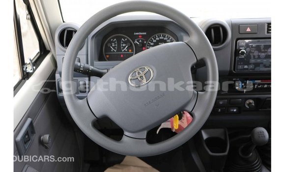 Buy Import Toyota Land Cruiser White Car in Import - Dubai in Baa Buy Import Toyota Land Cruiser White Car in Import - Dubai in Baa