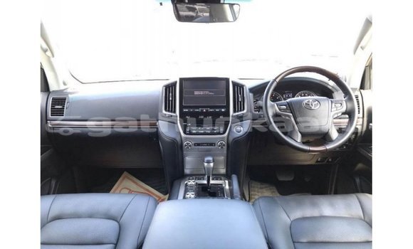 Buy Import Toyota Land Cruiser White Car in Import - Dubai in Baa Buy Import Toyota Land Cruiser White Car in Import - Dubai in Baa