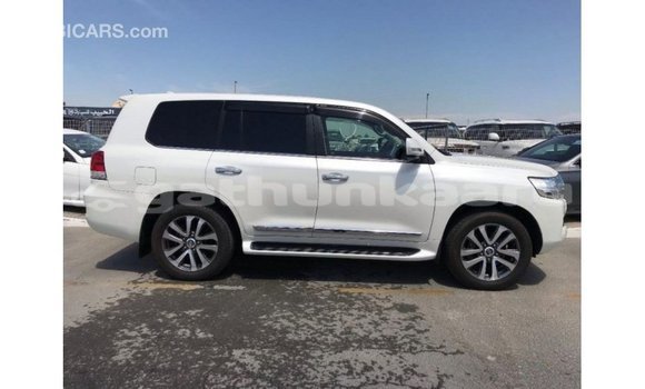 Buy Import Toyota Land Cruiser White Car in Import - Dubai in Baa Buy Import Toyota Land Cruiser White Car in Import - Dubai in Baa