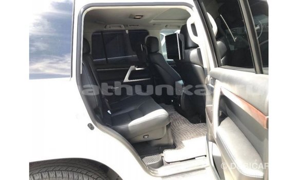 Buy Import Toyota Land Cruiser White Car in Import - Dubai in Baa Buy Import Toyota Land Cruiser White Car in Import - Dubai in Baa
