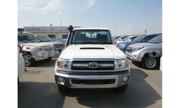 Buy Import Toyota Land Cruiser White Car in Import - Dubai in Baa Buy Import Toyota Land Cruiser White Car in Import - Dubai in Baa