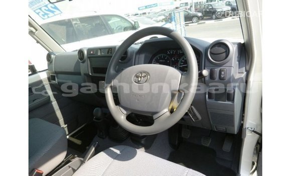 Buy Import Toyota Land Cruiser White Car in Import - Dubai in Baa Buy Import Toyota Land Cruiser White Car in Import - Dubai in Baa