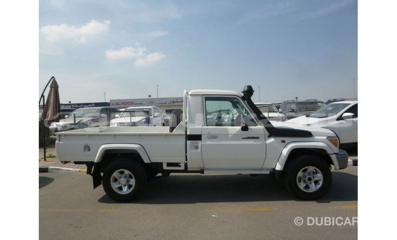 Buy Import Toyota Land Cruiser White Car in Import - Dubai in Baa Buy Import Toyota Land Cruiser White Car in Import - Dubai in Baa