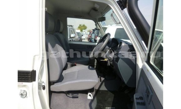 Buy Import Toyota Land Cruiser White Car in Import - Dubai in Baa Buy Import Toyota Land Cruiser White Car in Import - Dubai in Baa