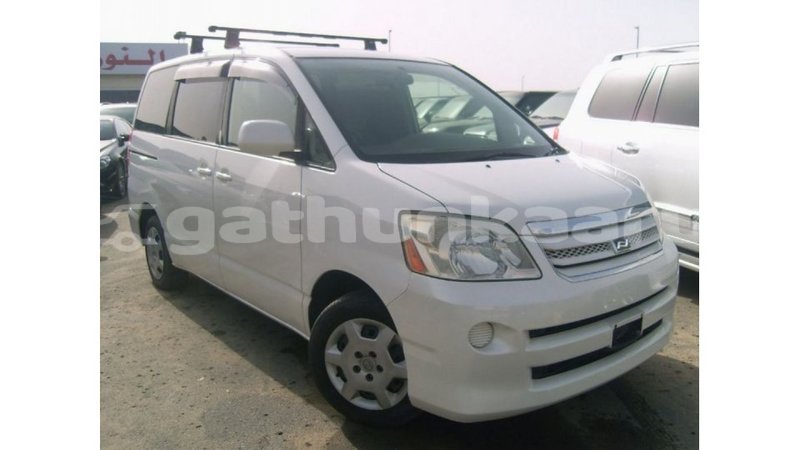 Big with watermark toyota noah baa import dubai 2079