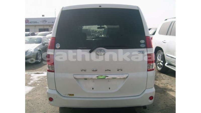 Big with watermark toyota noah baa import dubai 2079