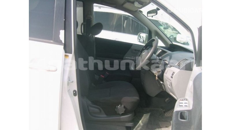 Big with watermark toyota noah baa import dubai 2079