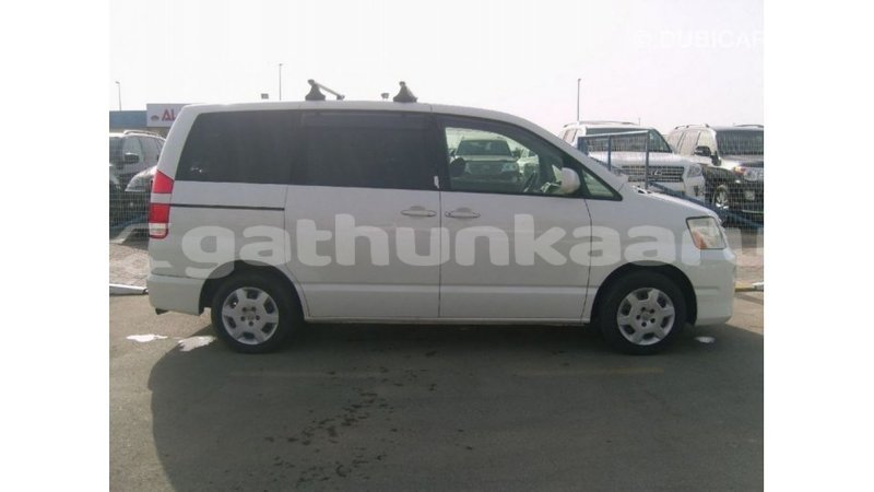 Big with watermark toyota noah baa import dubai 2079
