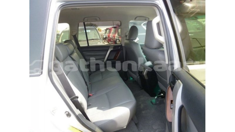 Big with watermark toyota prado baa import dubai 2086