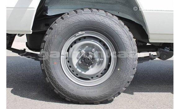 Buy Import Toyota Land Cruiser White Car in Import - Dubai in Baa Buy Import Toyota Land Cruiser White Car in Import - Dubai in Baa