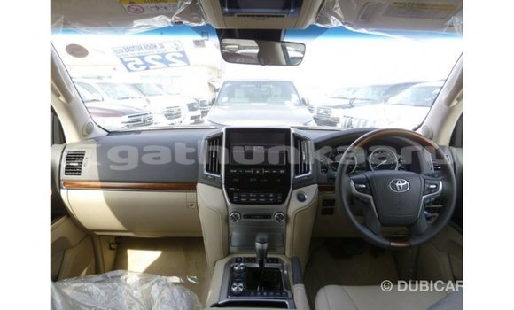 Buy Import Toyota Land Cruiser White Car in Import - Dubai in Baa Buy Import Toyota Land Cruiser White Car in Import - Dubai in Baa
