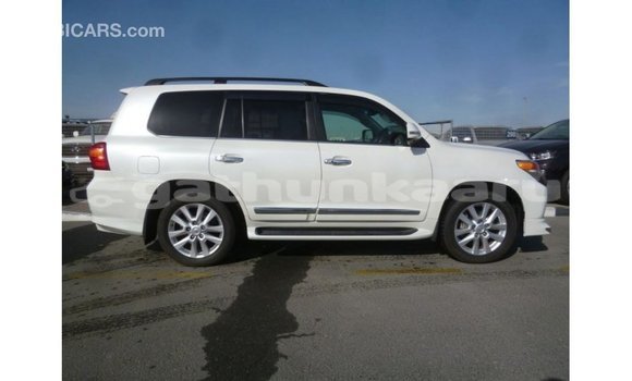 Buy Import Toyota Land Cruiser White Car in Import - Dubai in Baa Buy Import Toyota Land Cruiser White Car in Import - Dubai in Baa