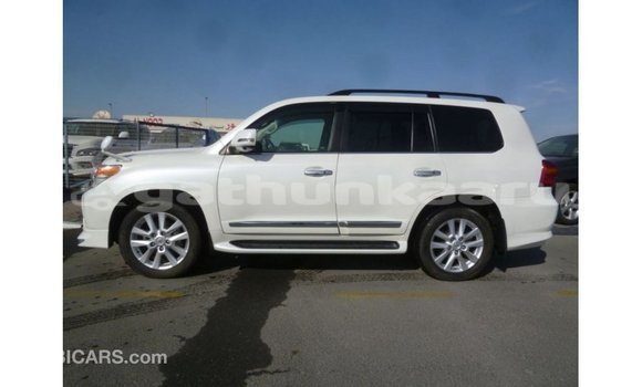 Buy Import Toyota Land Cruiser White Car in Import - Dubai in Baa Buy Import Toyota Land Cruiser White Car in Import - Dubai in Baa