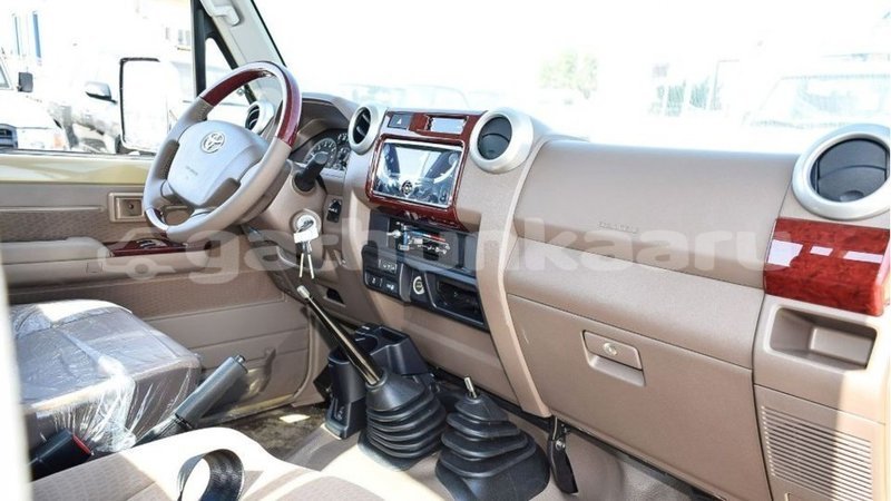 Big with watermark toyota land cruiser baa import dubai 2096