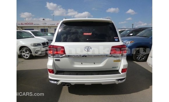 Buy Import Toyota Land Cruiser White Car in Import - Dubai in Baa Buy Import Toyota Land Cruiser White Car in Import - Dubai in Baa