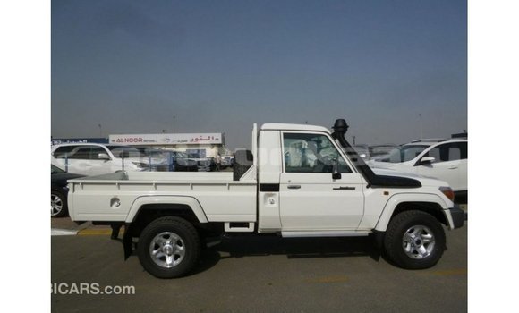 Buy Import Toyota Land Cruiser White Car in Import - Dubai in Baa Buy Import Toyota Land Cruiser White Car in Import - Dubai in Baa