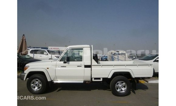 Buy Import Toyota Land Cruiser White Car in Import - Dubai in Baa Buy Import Toyota Land Cruiser White Car in Import - Dubai in Baa