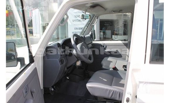Buy Import Toyota Land Cruiser White Car in Import - Dubai in Baa Buy Import Toyota Land Cruiser White Car in Import - Dubai in Baa