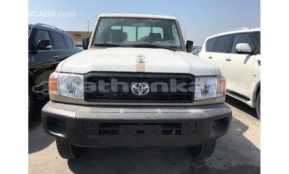 Buy Import Toyota Land Cruiser Beige Car in Import - Dubai in Baa Buy Import Toyota Land Cruiser Beige Car in Import - Dubai in Baa