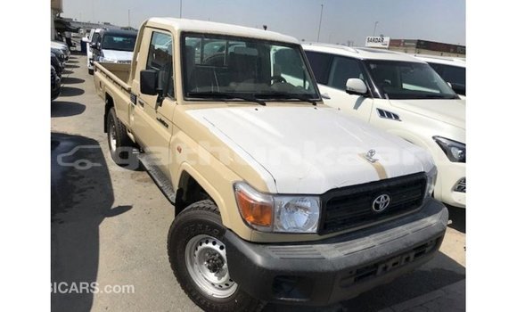 Buy Import Toyota Land Cruiser Beige Car in Import - Dubai in Baa Buy Import Toyota Land Cruiser Beige Car in Import - Dubai in Baa