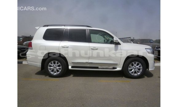 Buy Import Toyota Land Cruiser White Car in Import - Dubai in Baa Buy Import Toyota Land Cruiser White Car in Import - Dubai in Baa
