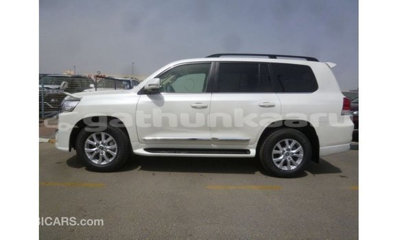 Buy Import Toyota Land Cruiser White Car in Import - Dubai in Baa Buy Import Toyota Land Cruiser White Car in Import - Dubai in Baa