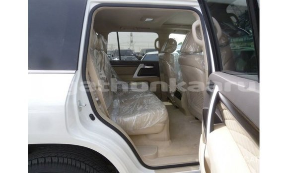 Buy Import Toyota Land Cruiser White Car in Import - Dubai in Baa Buy Import Toyota Land Cruiser White Car in Import - Dubai in Baa