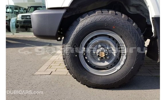 Buy Import Toyota Land Cruiser White Car in Import - Dubai in Baa Buy Import Toyota Land Cruiser White Car in Import - Dubai in Baa