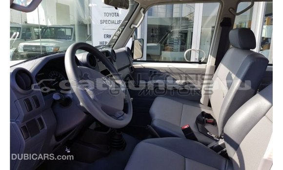 Buy Import Toyota Land Cruiser White Car in Import - Dubai in Baa Buy Import Toyota Land Cruiser White Car in Import - Dubai in Baa