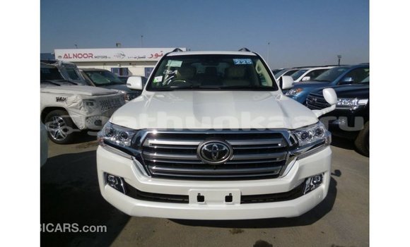 Buy Import Toyota Land Cruiser White Car in Import - Dubai in Baa Buy Import Toyota Land Cruiser White Car in Import - Dubai in Baa