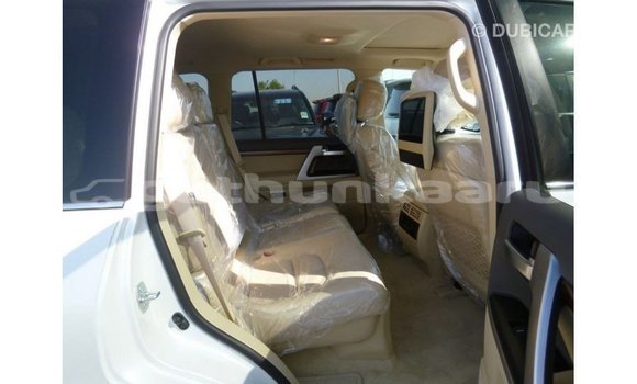 Buy Import Toyota Land Cruiser White Car in Import - Dubai in Baa Buy Import Toyota Land Cruiser White Car in Import - Dubai in Baa