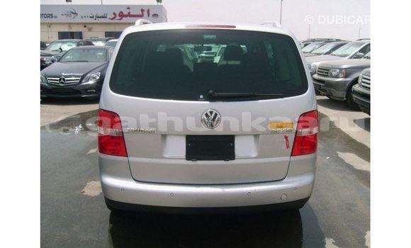 Buy Import Volkswagen Touran Other Car in Import - Dubai in Baa Buy Import Volkswagen Touran Other Car in Import - Dubai in Baa