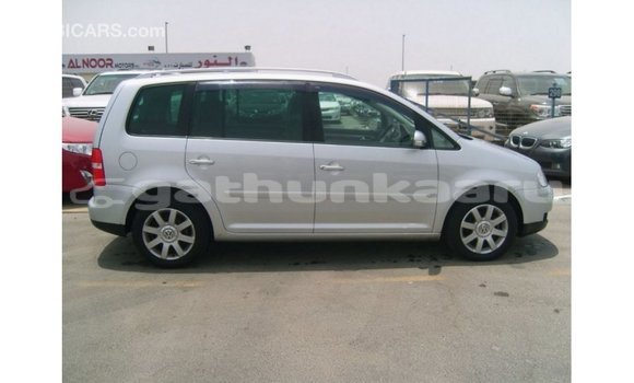 Buy Import Volkswagen Touran Other Car in Import - Dubai in Baa Buy Import Volkswagen Touran Other Car in Import - Dubai in Baa
